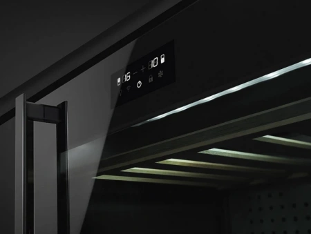 Винный шкаф двухзонный Smeg CVI638RWN3